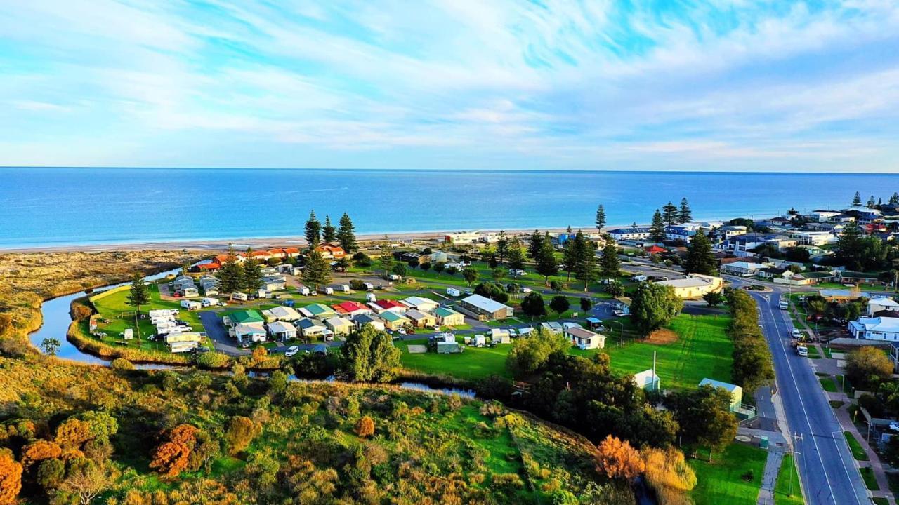 Moana Beach Tourist Park Eksteriør billede