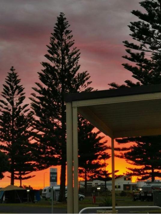 Moana Beach Tourist Park Eksteriør billede