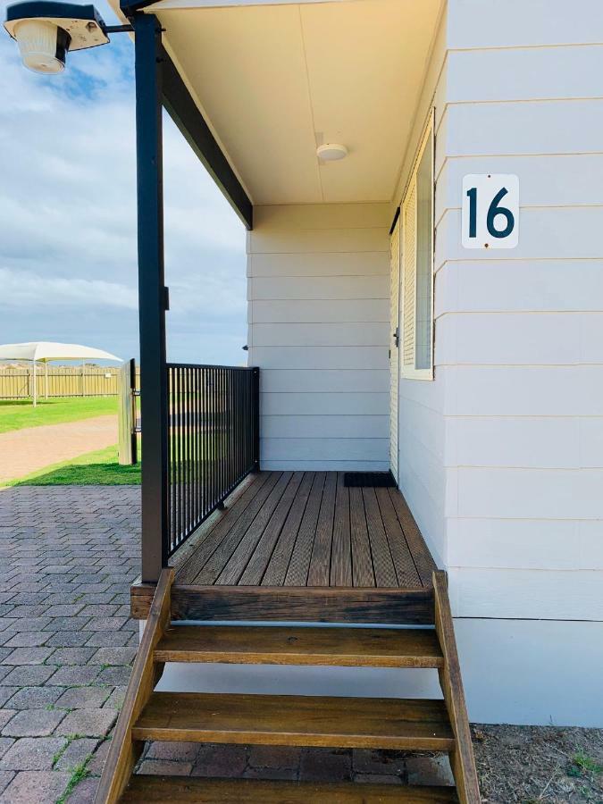 Moana Beach Tourist Park Eksteriør billede
