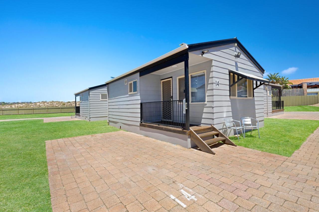 Moana Beach Tourist Park Eksteriør billede